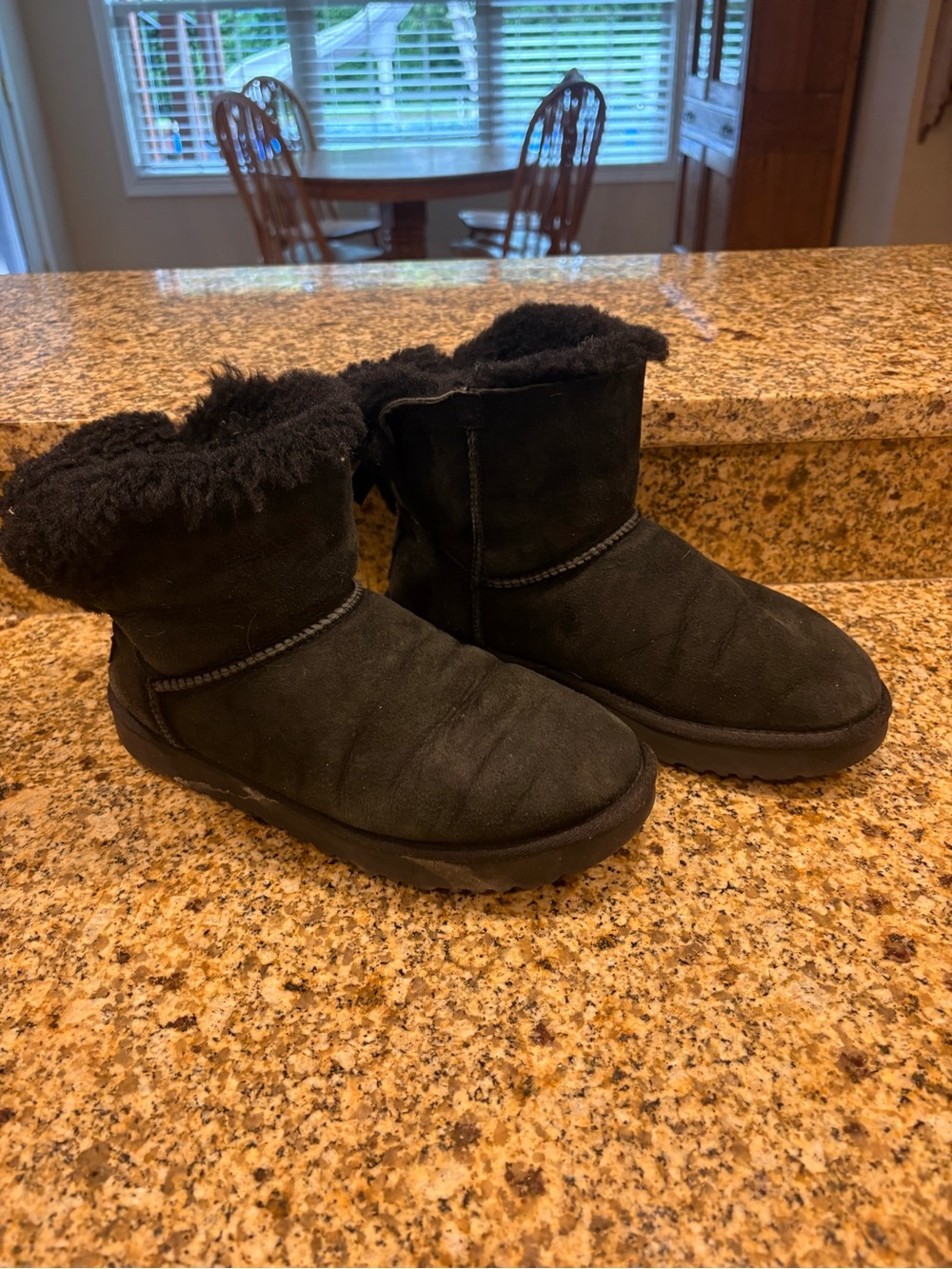 UGG Bailey Bow Short Black Suede Winter Boots Sherpa Lined Size 9